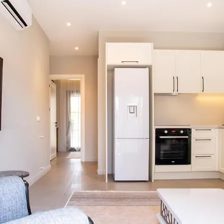 Flat W Balcony 4 Min To In Apartment Cesme