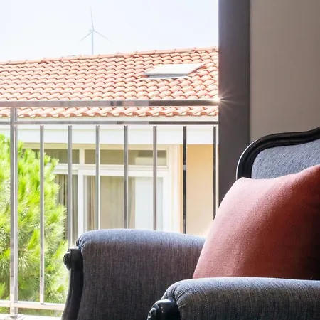Apartment Flat W Balcony 4 Min To In *