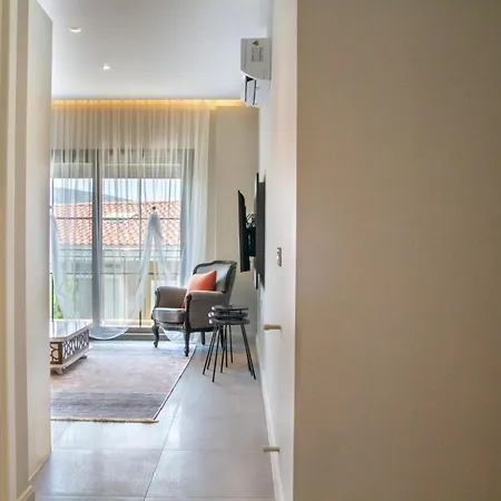 Flat W Balcony 4 Min To In Apartment *